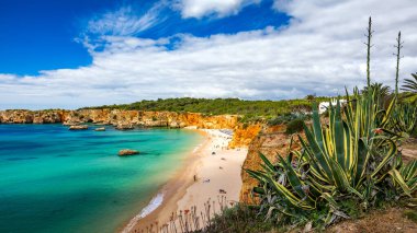 Portimao, Algarve, Portekiz'deki Barranco das Canas Plajı. Prai