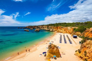 Portimao, Algarve, Portekiz'deki Barranco das Canas Plajı. Prai
