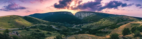 Turda Gorge (Cheile Turzii) panorama při západu slunce, přírodní rezervace, — Stock fotografie