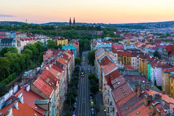 Veduta di Praga presa dal ponte Nuselskij (ponte Nusle). Famoso — Foto Stock