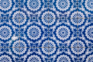 Azulejo Portekizce veya İspanyol boyalı, tin-sırlı bir şeklidir, 