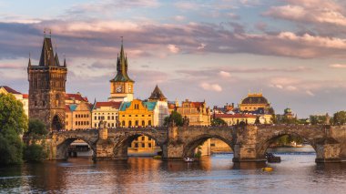 Ünlü ikonik görüntü Charles Bridge, Prague, Çek Cumhuriyeti. C