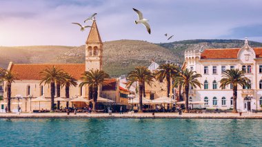 Kasaba Trogir, Hırvatistan Avrupa'nın eski turistik yer itibariyle görüntüleyin. Trog