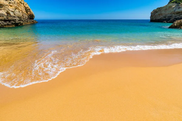 プライア・デ・アルバンデイラ、美しい海岸とアルガルヴェのビーチ、ポルト — ストック写真