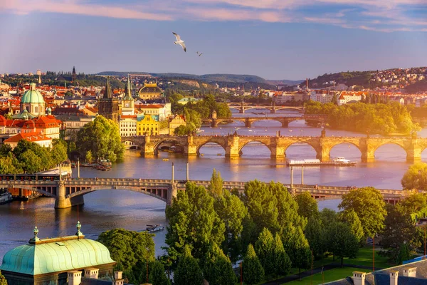Old Town pier architecture and Charles Bridge over Vltava river — Stock Photo, Image
