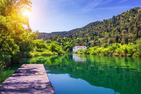 Vízesések Krka Nemzeti Park, Dalmácia, Horvátország. A Krka megtekintése — Stock Fotó