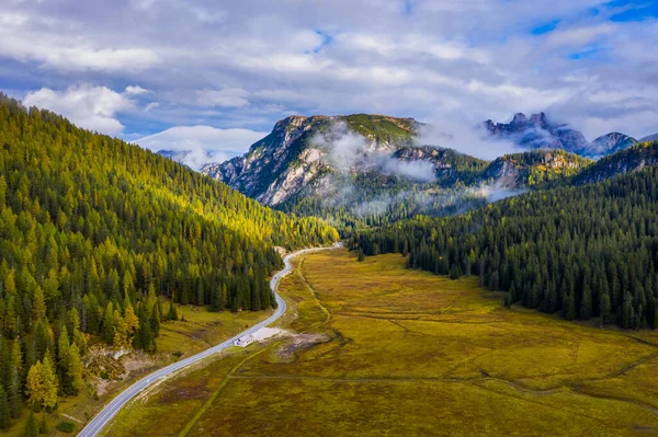 Vue Aérienne Panoramique Sentier Randonnée Sinueux Dans Une Forêt Chemin — Photo