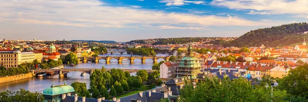 Naturskön Utsikt Över Floden Vltava Och Historiska Centrum Prag Byggnader — Stockfoto