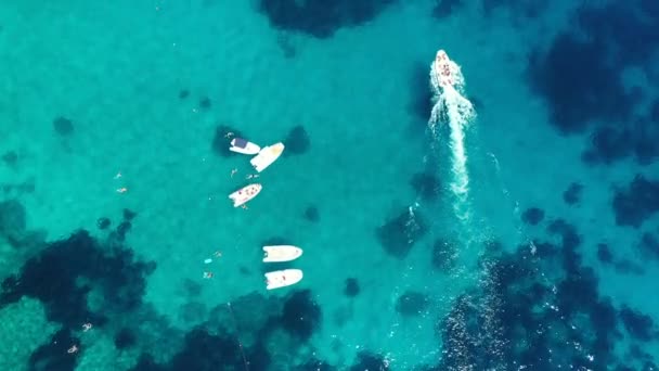 Bateau Sur Lagune Journée Ensoleillée Voilier Yacht Dans Mer Drone — Video