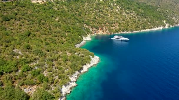 Yacht Ancoraggio Acque Cristalline Turchesi Fronte All Isola Tropicale Stile — Video Stock