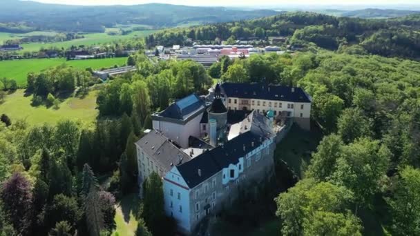 Bovenaanzicht Middeleeuws Kasteel Zbiroh Tsjechië Schilderachtig Landschap Met Imposant Middeleeuws — Stockvideo