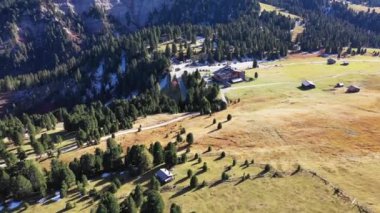 Sass de Putia, Passo delle Erbe plato, Alta Badia, Sud Tirol, İtalya. İtalyan Dolomitleri, İtalya 'da Sass de Putia Havalimanı. 