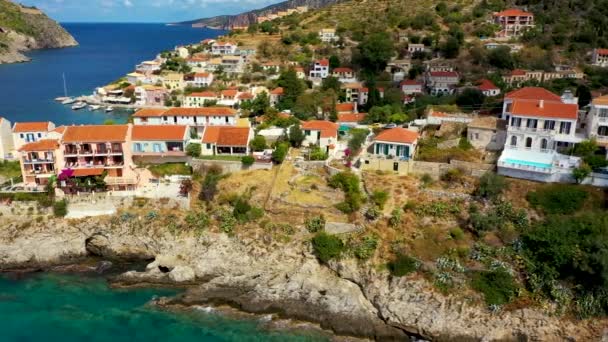Pueblo Assos Cefalonia Grecia Bahía Color Turquesa Mar Mediterráneo Con — Vídeos de Stock
