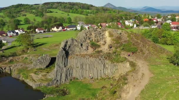 Polygonal Structures Basalt Columns Natural Monument Panska Skala Kamenicky Senov — Stock Video