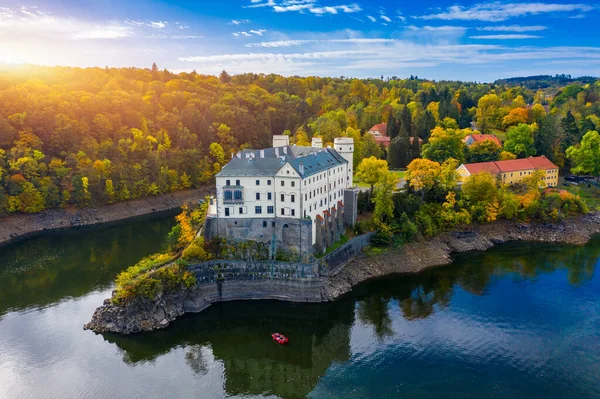 Luftaufnahme Schloss Orlik Oberhalb Des Orlik Stausees Herrlicher Herbstnatur Romantische — Stockfoto