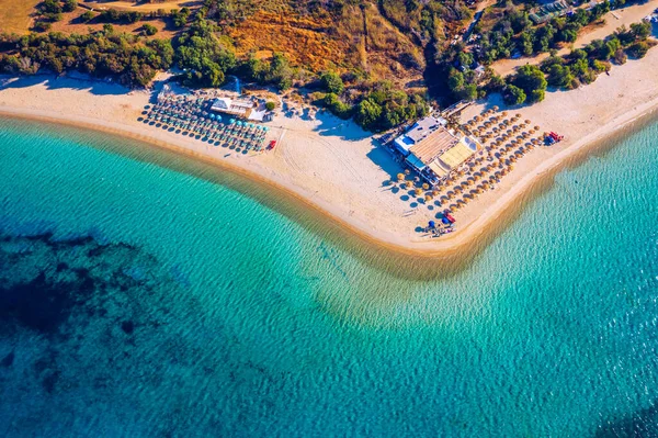 아름다운 이탈리아 사르데냐의 해변에서 공중에서 드론으로 Sardegna Tuerredda 수있습니다 테울란다 — 스톡 사진