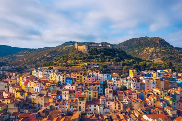 Vista Aérea Del Hermoso Pueblo Bosa Con Casas Colores Castillo — Foto de Stock