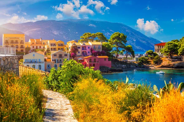 Baía Cor Turquesa Mar Mediterrâneo Com Belas Casas Coloridas Aldeia — Fotografia de Stock