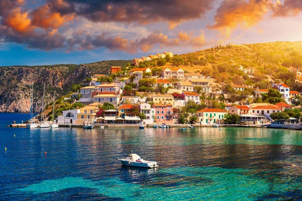 Assos Falu Kefalonia Görögország Türkizkék Színű Öböl Földközi Tenger Gyönyörű — Stock Fotó