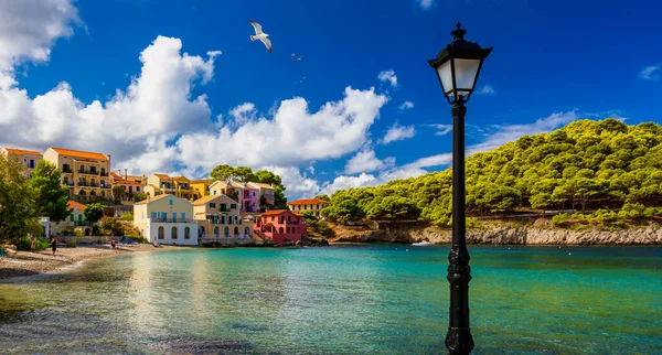 Aldeia Assos Kefalonia Grécia Baía Cor Turquesa Mar Mediterrâneo Com — Fotografia de Stock