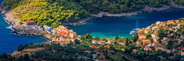 Aldeia Assos Kefalonia Grécia Baía Cor Turquesa Mar Mediterrâneo Com — Fotografia de Stock