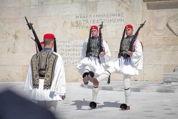 Yunanistan. Atina. -04.15.2017. Atina'da muhafız değişim.