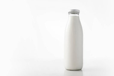 Doğal organik süt ürün şişe.