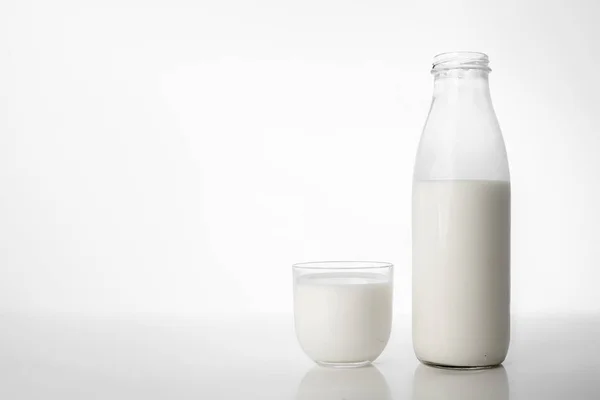 Přírodní Organické Mléčné Výrobky Lahvi — Stock fotografie