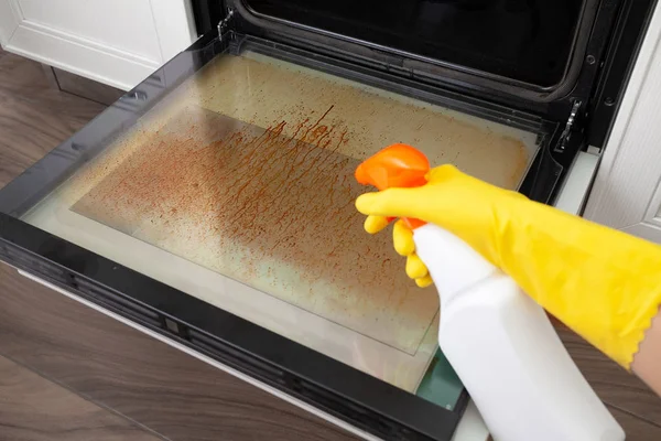 Pintu Oven Kotor Dapur Membersihkan Dan Merapikan — Stok Foto