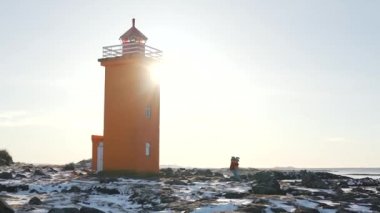 İzlanda'daki lighthouse yakınındaki iki hugs