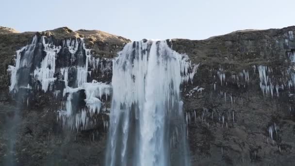 Vattenfall i vinter närbild — Stockvideo