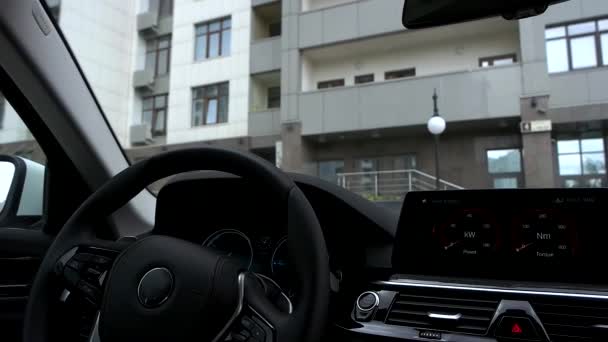 A technológiai autó belső udvarára néző kilátással — Stock videók