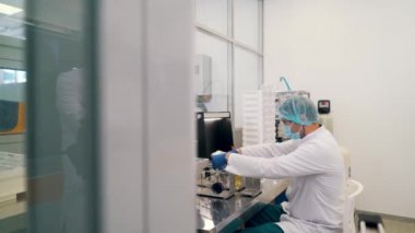 laboratuar asistanı laboratuvar olarak çalışır