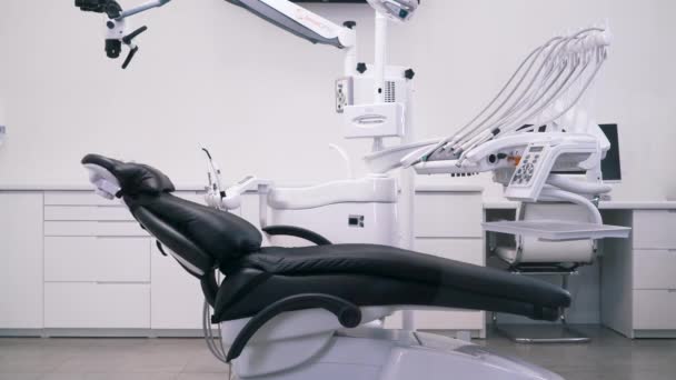 Silla moderna en la clínica dental — Vídeos de Stock