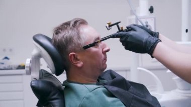 hasta diş kliniğinde çene sabit