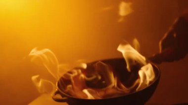 Tavanın içine ateş edin.