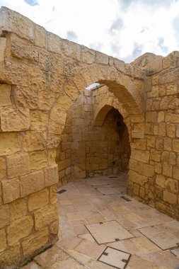 Antik Sarı Taş Kemer ve Duvarların İç Görünümü