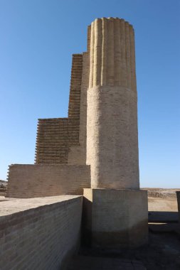 Antik Mezopotamya Çamuru Tuğla Ziggurat ve Flütlü Minare