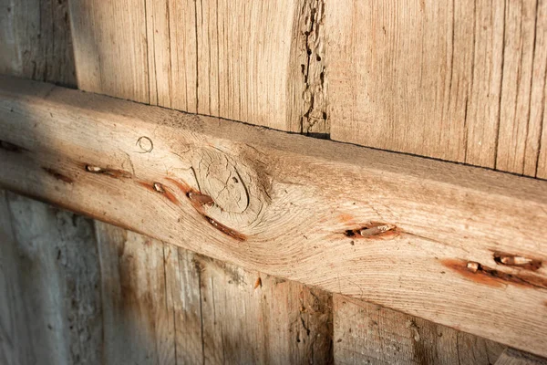 Eski karanlık gemi ve paslı çivi ahşap arka plan olduğunu.