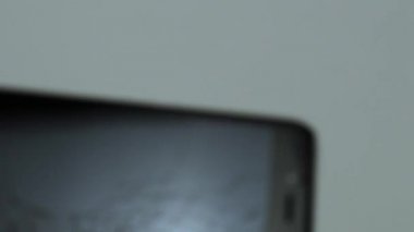 Kırık Lcd ekran hatalı smartphone akıllı telefon. Tesis varıştan