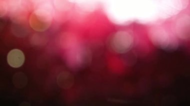 Bookeh ışıkları karanlık bir arka plan karşı hızlı bir şekilde göz kırp. Güzel bokeh kadar hareketli. Görüntüleri Ultra Hd, Uhd, 4 k stok