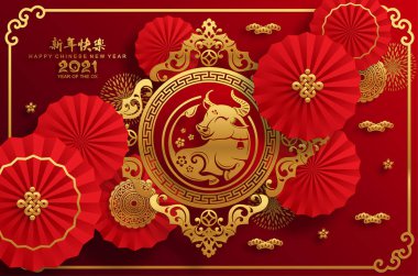 2021 yılında Çin 'de öküz, kırmızı kağıt arka planda el işi tarzıyla öküz, çiçek ve Asyalı elementleri kesiyor. (Çince çevirisi: Mutlu Çince yeni yıl 2021, öküz yılı)