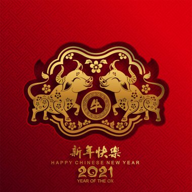 2021 yılında Çin 'de öküz, kırmızı kağıt arka planda el işi tarzıyla öküz, çiçek ve Asyalı elementleri kesiyor. (Çince çevirisi: Mutlu Çince yeni yıl 2021, öküz yılı)