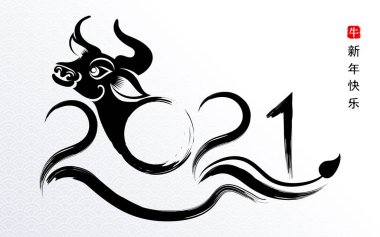 2021 yılında Çin 'de öküz, kırmızı kağıt arka planda el işi tarzıyla öküz, çiçek ve Asyalı elementleri kesiyor. (Çince çevirisi: Mutlu Çince yeni yıl 2021, öküz yılı)