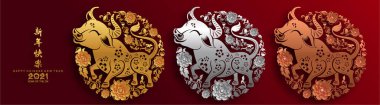 2021 yılında Çin 'de öküz, kırmızı kağıt arka planda el işi tarzıyla öküz, çiçek ve Asyalı elementleri kesiyor. (Çince çevirisi: Mutlu Çince yeni yıl 2021, öküz yılı)