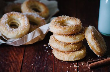 Kahvaltı whith ev yapımı çörek tarçın şeker