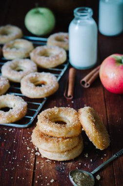 Kahvaltı whith ev yapımı çörek tarçın şeker
