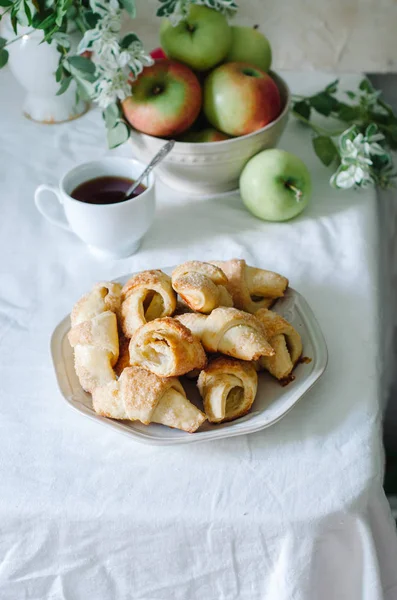 Desayuno Con Pequeños Cruasanes Caseros Estilo Rústico — Foto de Stock