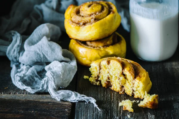 Sweet Autumn Breakfast Homemade Pumpkin Cinnamon Rolls — Stock Photo, Image