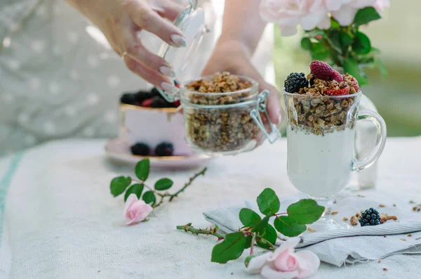 Woman Hands She Eats Healthy Breakfast Yogurt Strawberries Granola Bowl — Stock Photo, Image